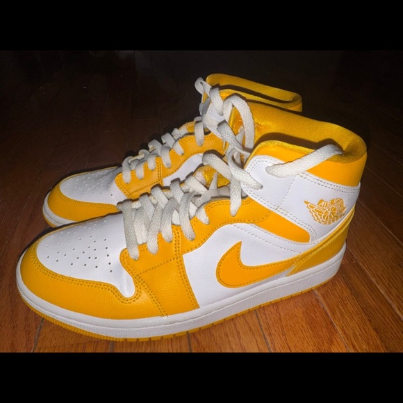 Nike Air Jordan White and Yellow High-Tops - Picture 2 of 7